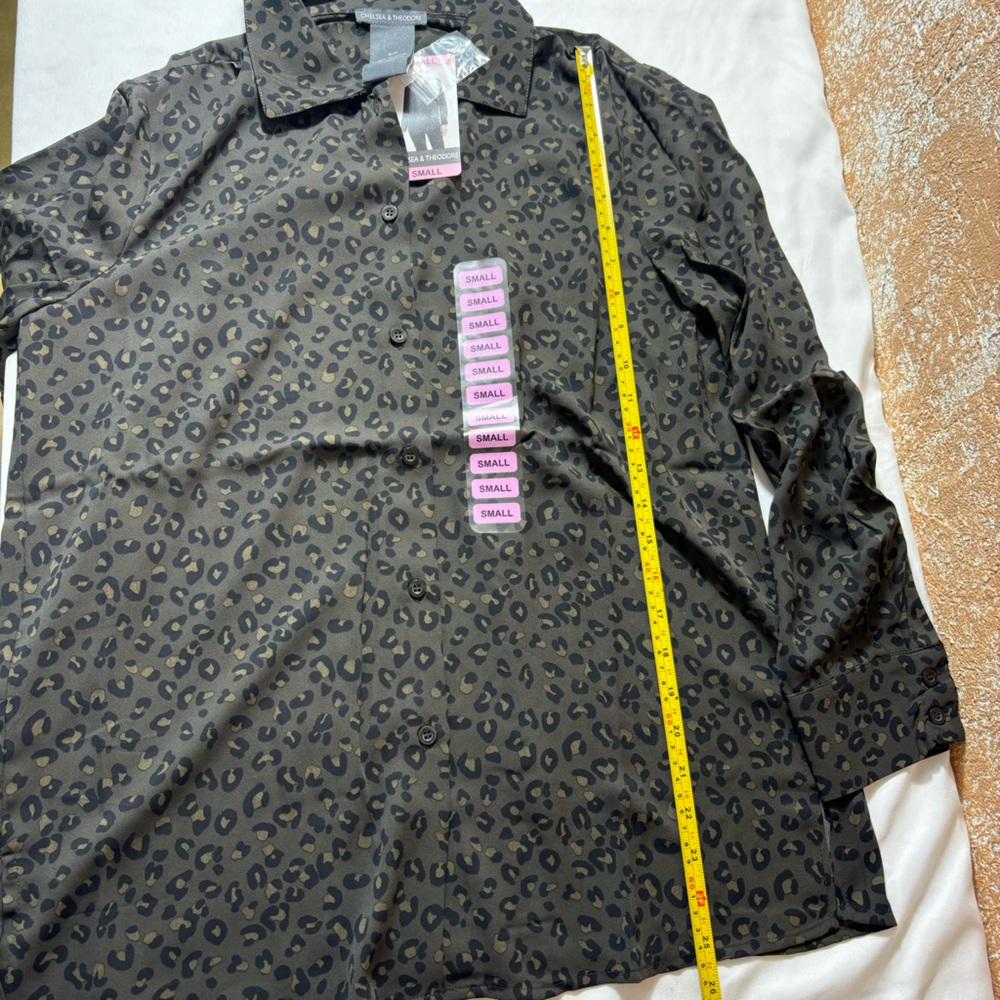 Chelsea & Theodore Leopard Print Blouse Long Sleeve Button Up Top Gray Size S - Picture 10 of 12
